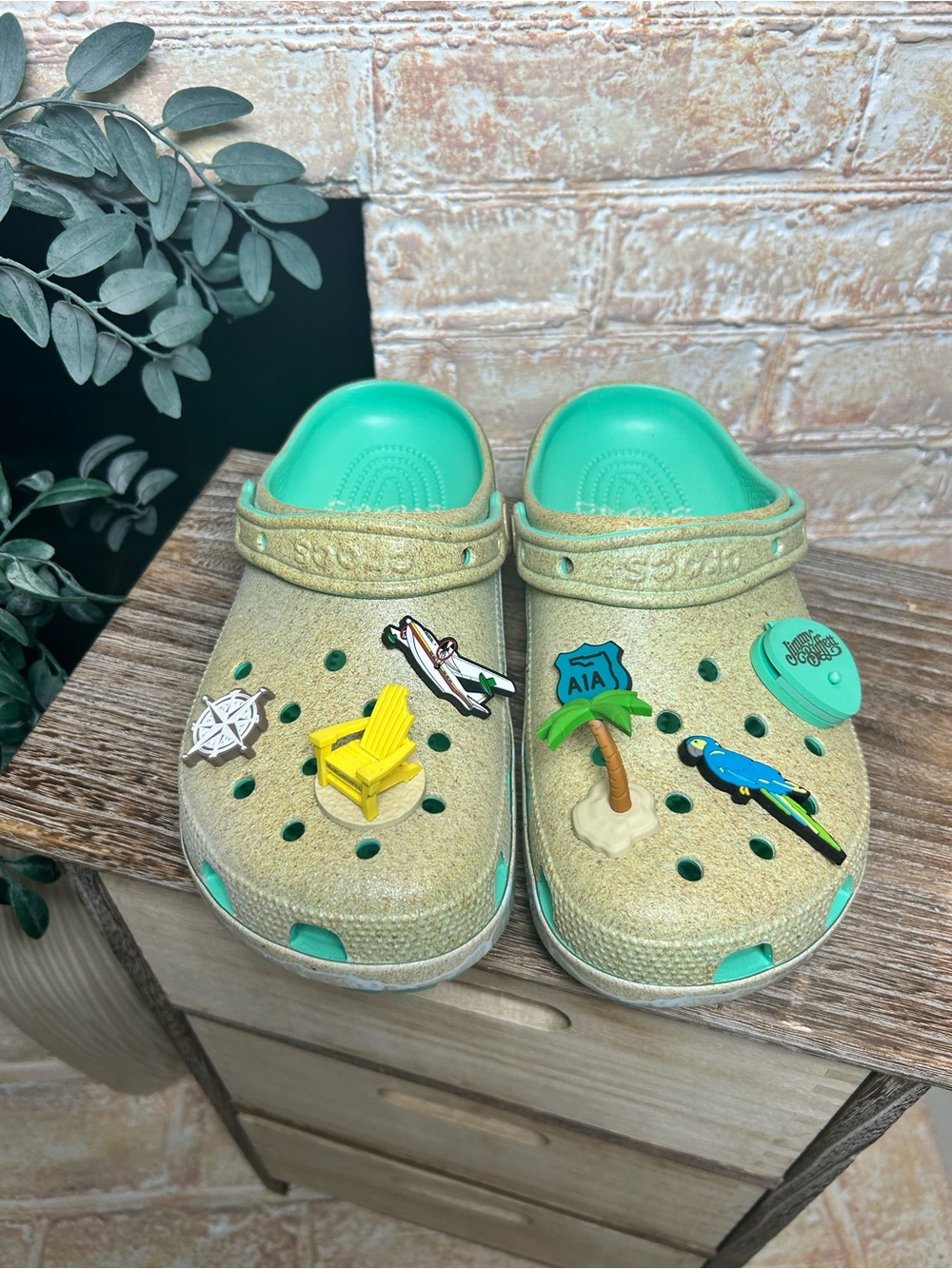Crocs x Jimmy Buffett Margaritaville Clogs M7 W9 W/ Complete Jibbitz set - Picture 3 of 12